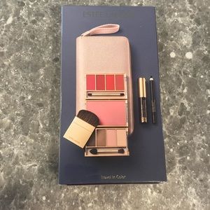 Estée Lauder travel